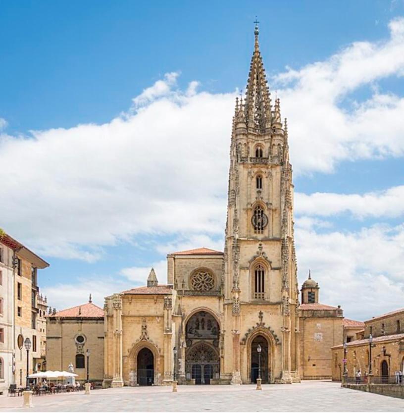 Vistas Monte Naranco Apartamento Con Parking 5Euros Al Dia Oviedo Exterior photo