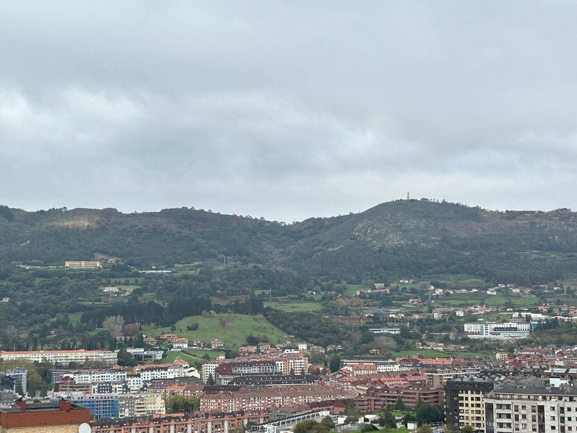 Vistas Monte Naranco Apartamento Con Parking 5Euros Al Dia Oviedo Exterior photo